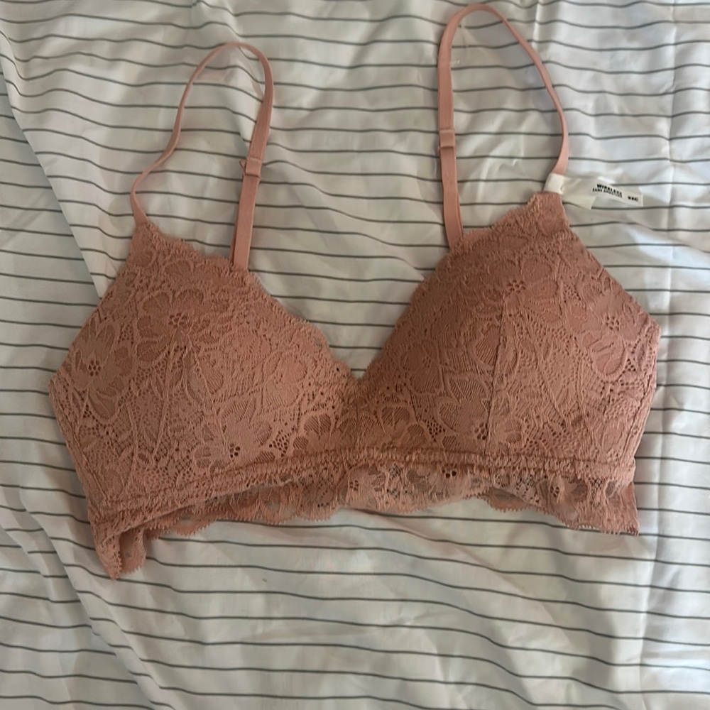 Aerie wireless bra 32C Sans Armature soft peach color